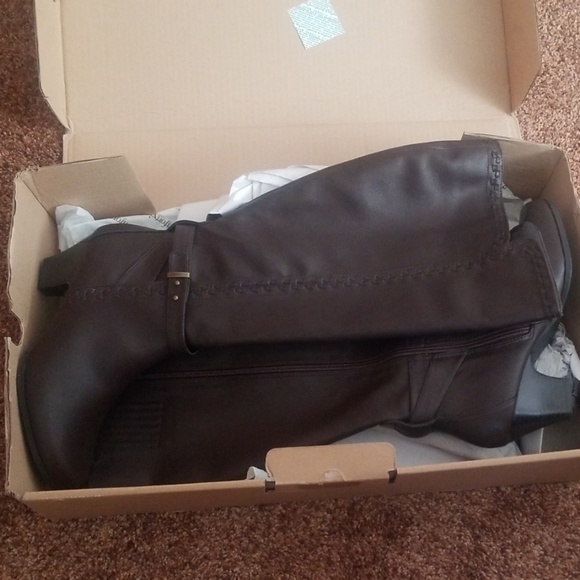 Boots - Picture 3 of 3